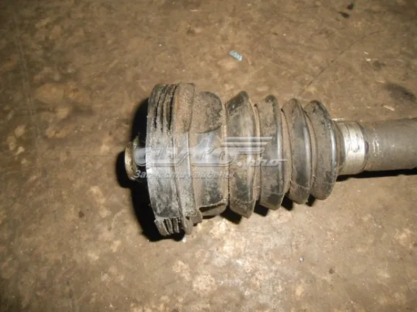 Піввісь права 8200499306 Nissan/Infiniti
