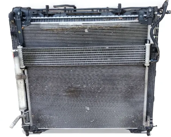Радіатор LR062425 Land Rover