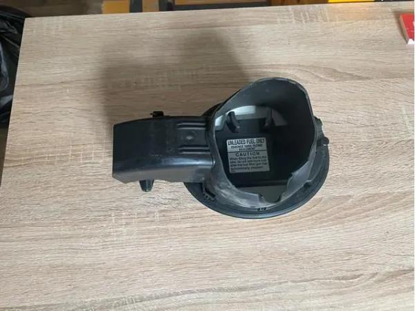 Лючок бензобака 57602SJ000 Subaru