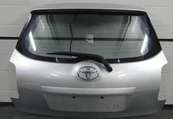 Треті двері на Toyota Auris JPP E15