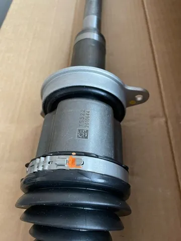 Піввісь права 36003731 Volvo