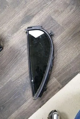 Скло-кватирка двері, задній, лівою 681240K241 Toyota