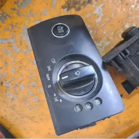 Перемикач світла фар, на "торпеді" A1645450304 Mercedes