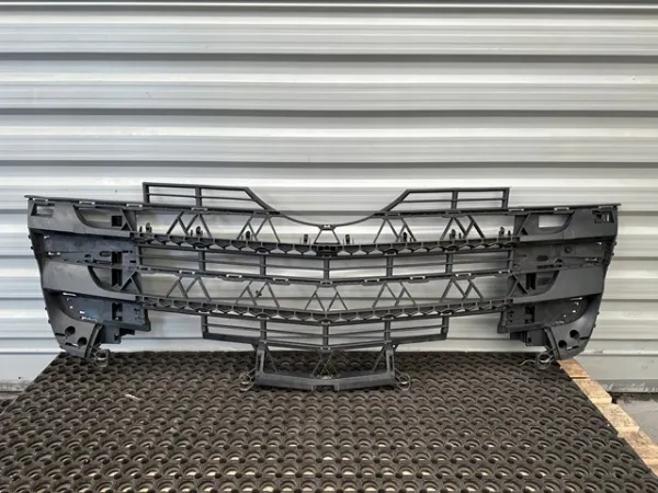 Решітка радіатора A9618850253 Mercedes