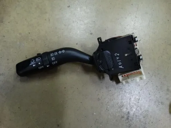 Кнопка вмикання протитуманних фар GJ6F66122 Mazda