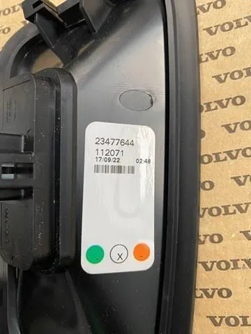 Габарит передній правий 82278930 Volvo