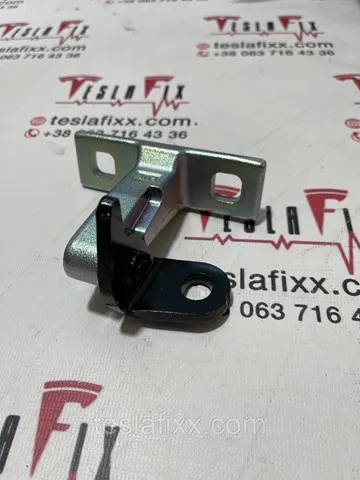 Петля заднтої двері, лівої 149749500C Tesla