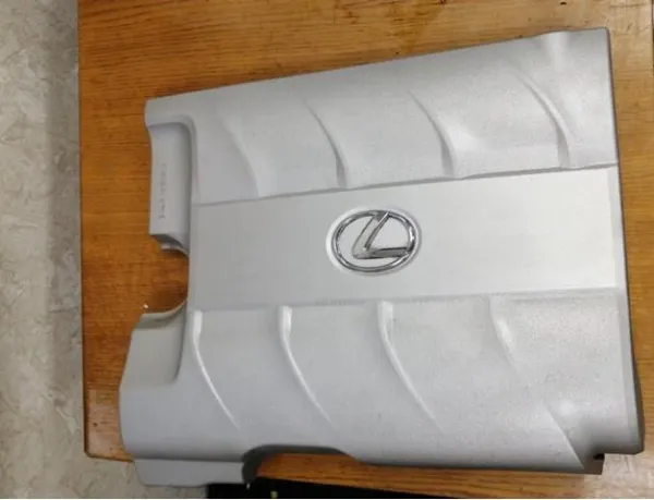 Кришка двигуна декоративна 1120931050 Toyota