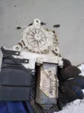 Двигун стеклопод'емника двері задньої, правої VAG 105407301