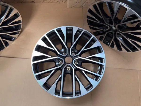 Диски колісні литі (легкосплавні, титанові) 4J3601025CE VAG