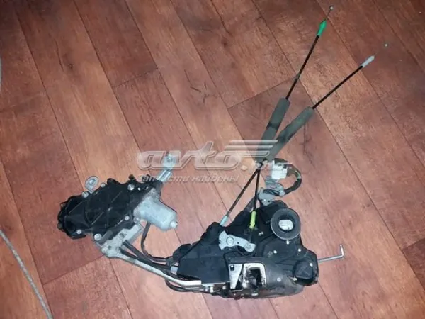 Замок дверки правої передньої 6903050270 Toyota