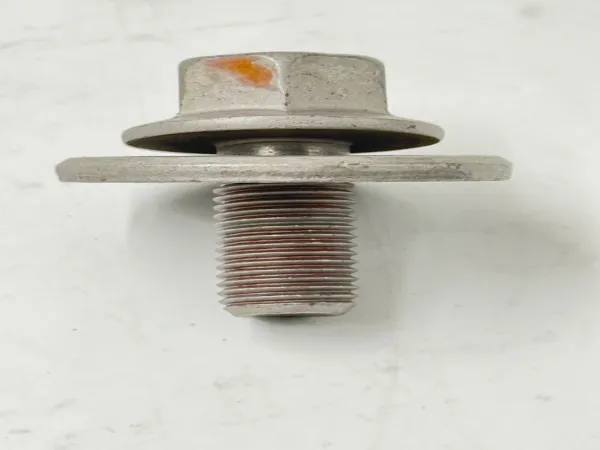 Болт кріплення амортизатора заднього Toyota Sequoia K6