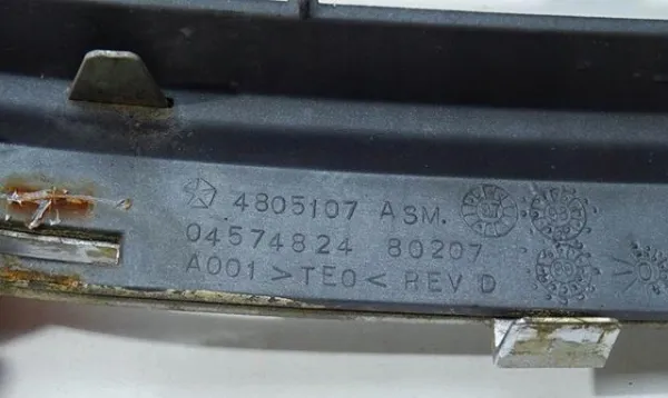 Решітка радіатора 4805107AC Chrysler
