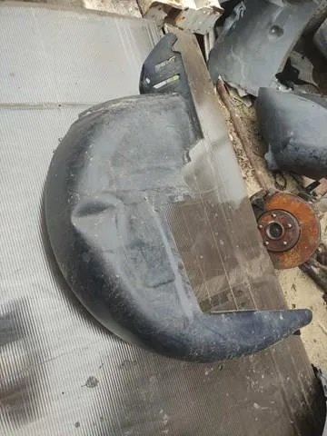 Підкрилок заднього крила, правий 93329460 General Motors