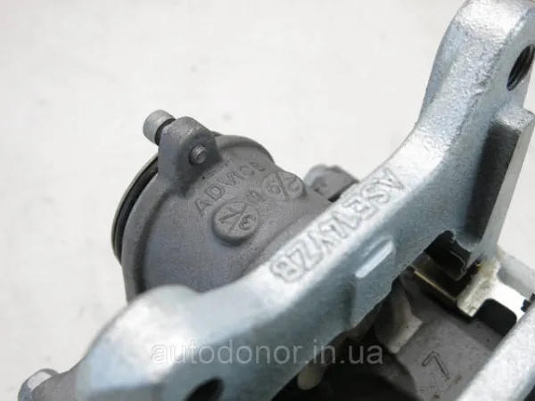 Супорт задній лівий D40105MP1A Nissan/Infiniti
