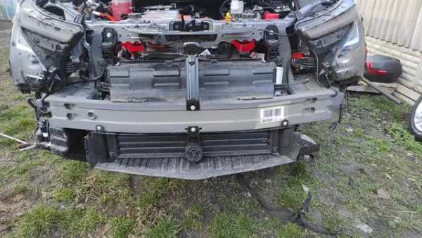 Підсилювач бампера переднього 42775003 General Motors