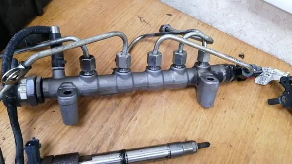 Розподільник палива 55578285 General Motors
