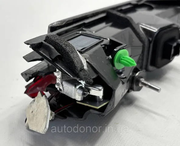 Ліхтар кришки багажника 265505MR5A Nissan/Infiniti