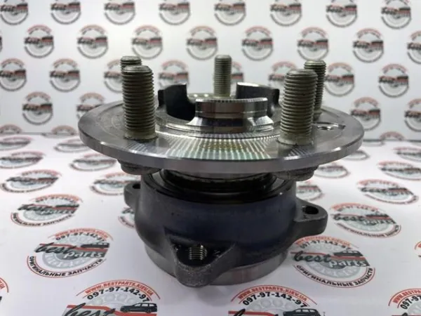 Передня маточина LR146814 Land Rover