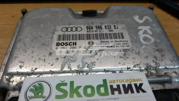 Електронний блок керування двигуном 06A906032BJ VAG