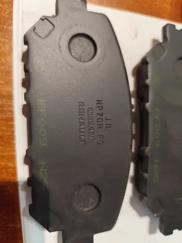 Передні тормозні колодки D10606RR0A Nissan/Infiniti
