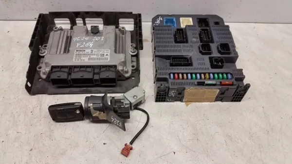 Електронний блок керування двигуном 0281012529 Bosch