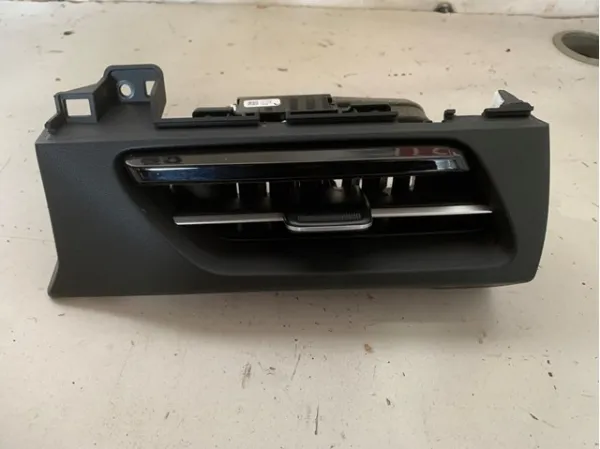Решітка повітропровода ліва 84739CV100WK Hyundai/Kia