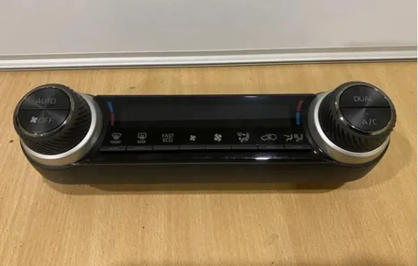 Блок управління кондиціонером 5590042580 Toyota