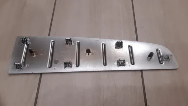  105038800B Tesla
