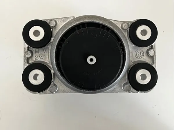 Подушка (опора) двигуна, права нижня LR072113 Land Rover