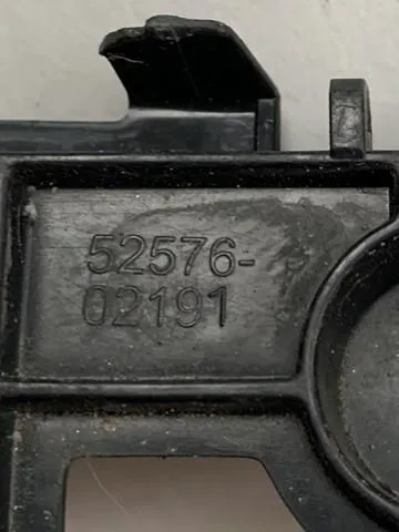 Направляюча заднього бампера, ліва 5257602191 Toyota