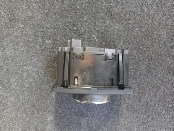  DG9T13D061BCW Ford