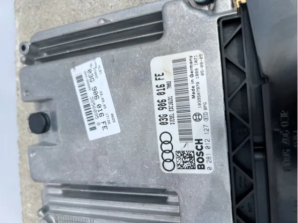 Електронний блок керування двигуном 03G906016FE VAG