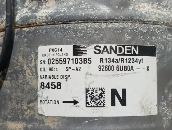 Компресор кондиціонера 926006UB0A Nissan/Infiniti