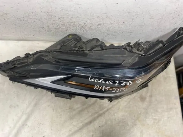  8118533G10 Toyota