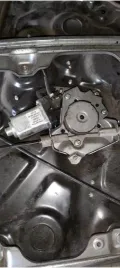 Двигун склопідіймача двері передньої, правої Nissan Teana J31