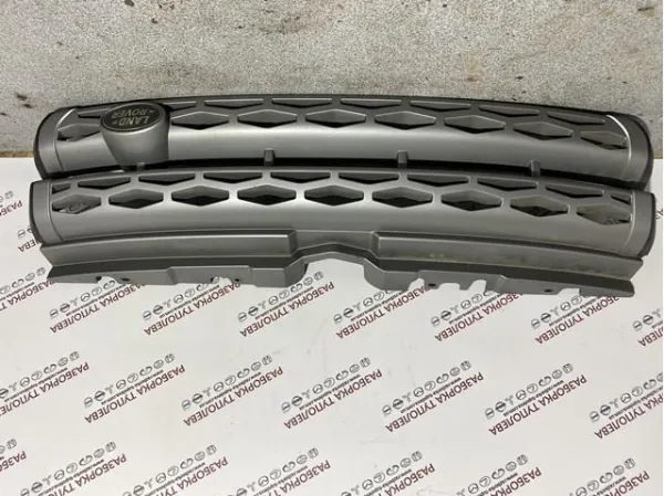 Решітка радіатора LR074252 Land Rover