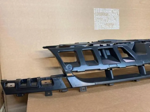 Решітка радіатора 620360001R Renault (RVI)