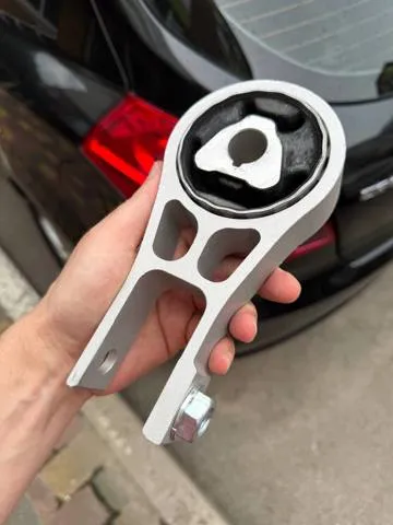 Подушка трансмісії (опора коробки передач), задня 68402368AA Chrysler