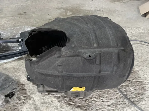 Підкрилок передній правий 9J1810908E Porsche