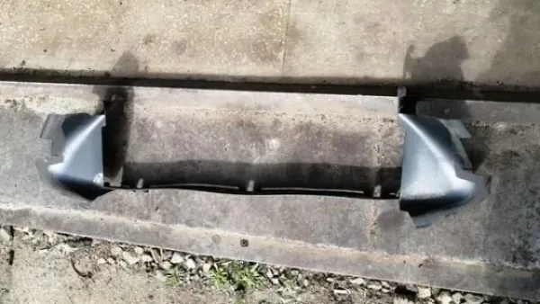 Повітропровід (дефлектор) радіатора, нижній LR027023 Land Rover