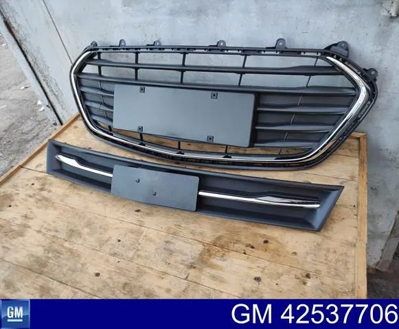 Решітка радіатора 94532311 General Motors