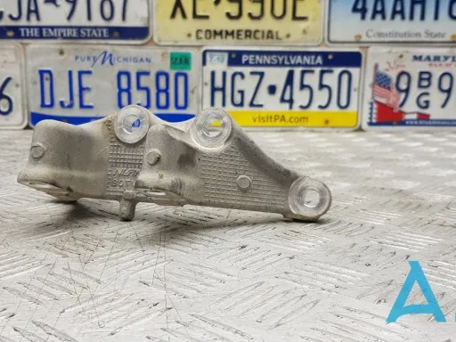 Кронштейн подушки (опори) двигуна, задньої 50690TVAA01 Honda