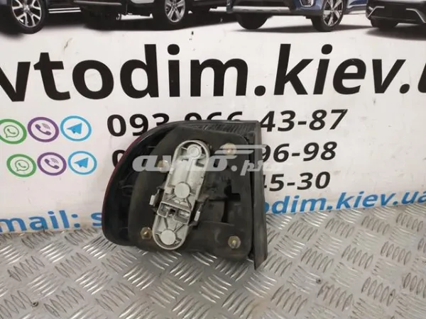 Задня права фара Volvo V40 VW