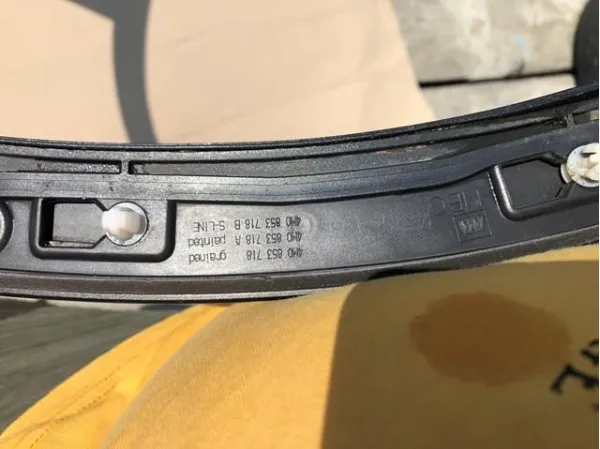  4M0853718BGRU VAG