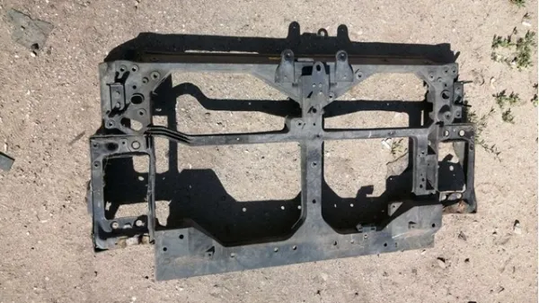 Рамка радіатора 62520EG00A Nissan/Infiniti