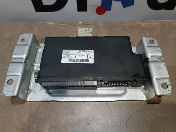  LR048102 Land Rover