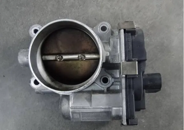 Дросільна заслінка 12595829 General Motors