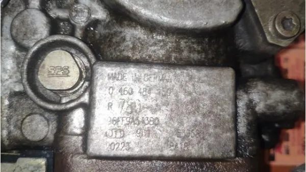 Паливний насос високого тиску 0460484150 Bosch