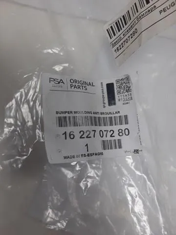 Заглушка/ решітка протитуманних фар бампера переднього 1622707280 Peugeot/Citroen